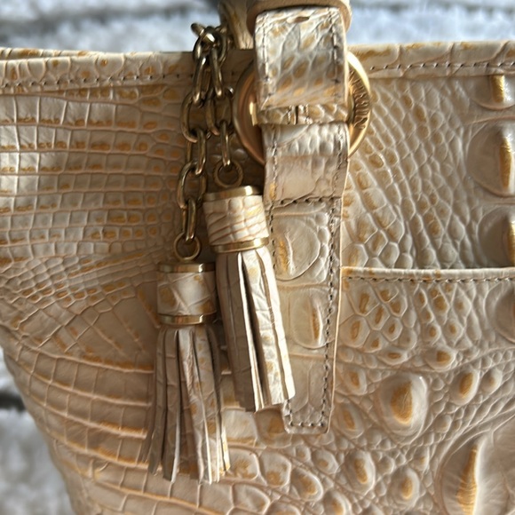 Beautiful Cream and gold shoulder Brahmin handbag. - Picture 5 of 11